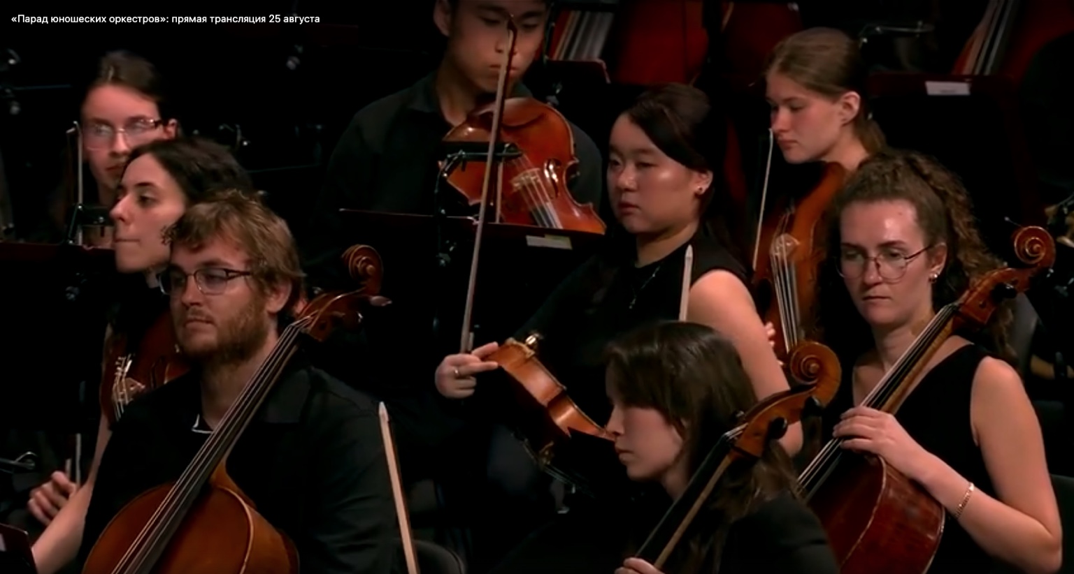 Ruby Ngọc Minh in the viola section