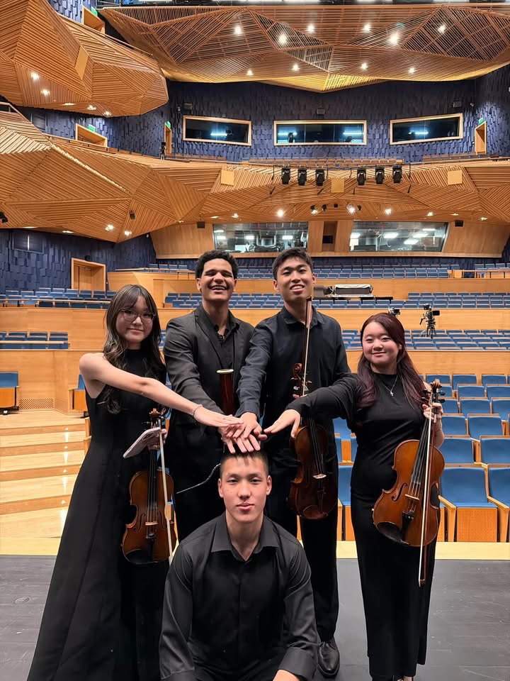 Ruby Ngọc Minh with fellow musicians in the concert hall