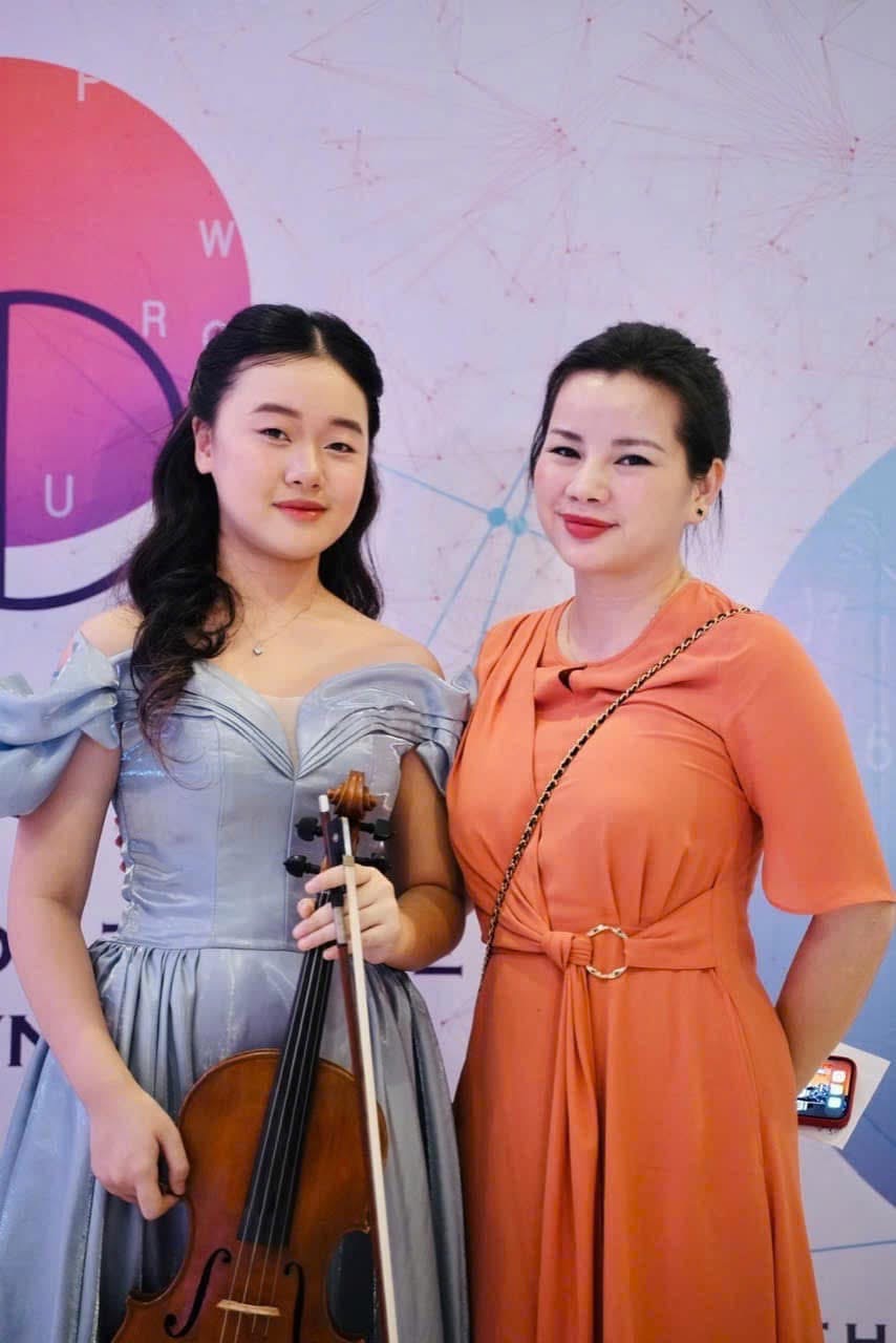 Ruby Ngọc Minh after Young Soloists of VNAMYO