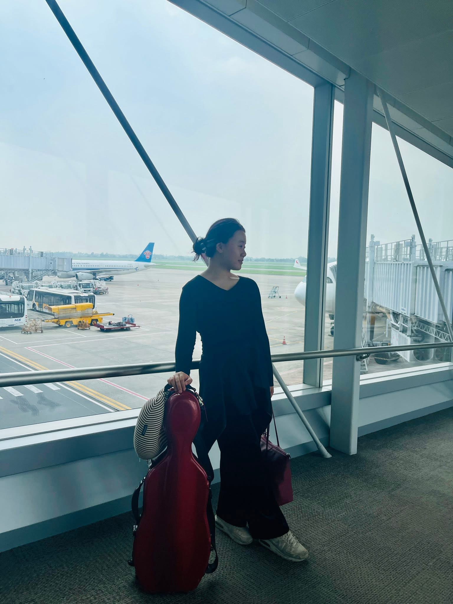 Ruby Ngọc Minh at the airport beginning her trip to Spain