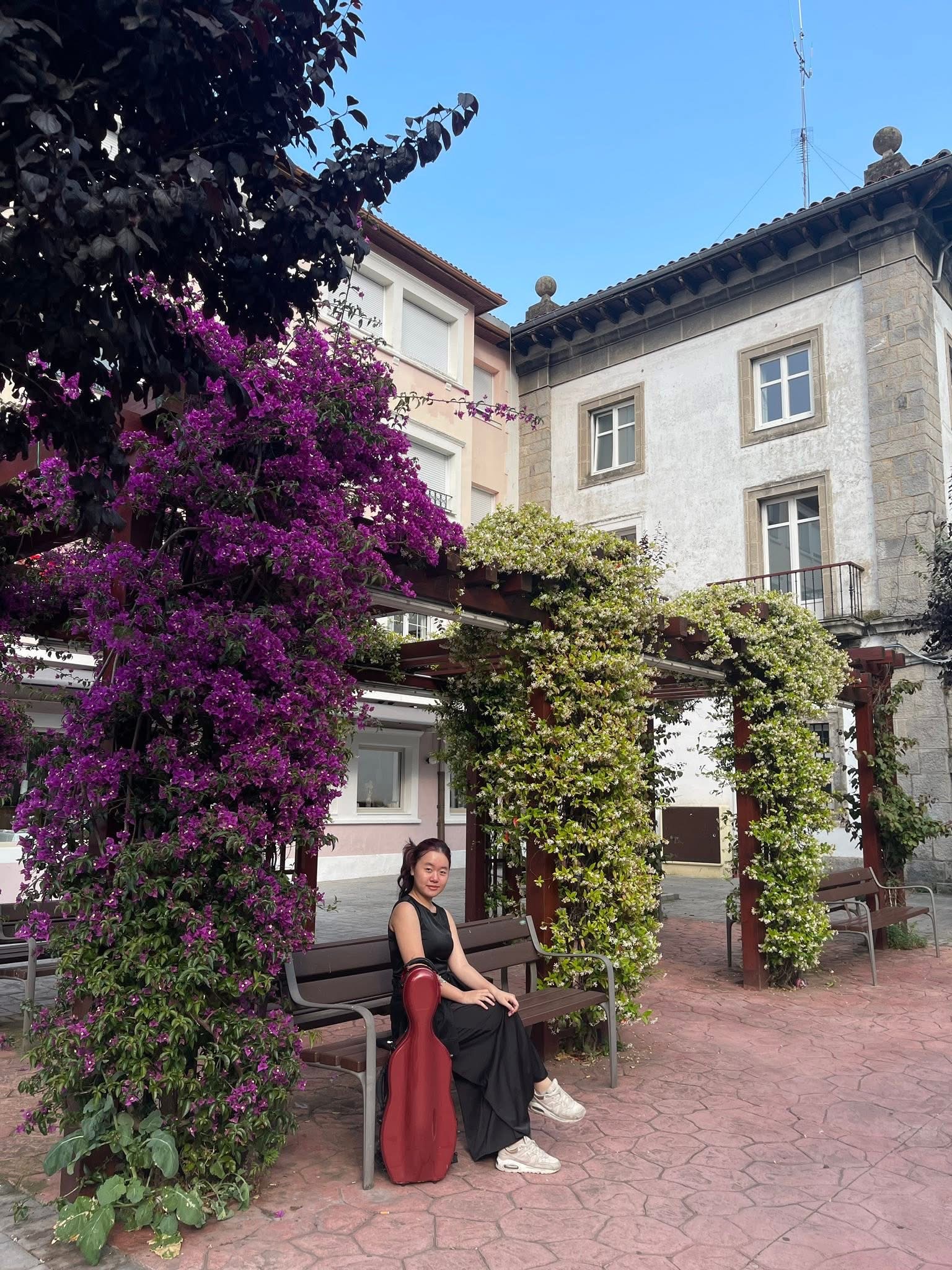 Ruby Ngọc Minh in a Salamanca courtyard